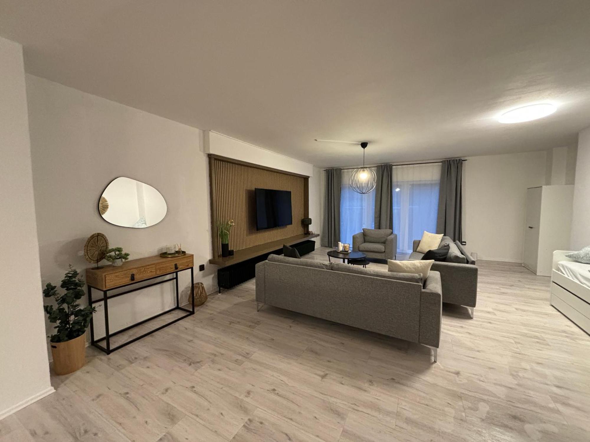 140Qm - 4 Zimmer- Parkplatz - Autobahn - Blauer See - Mallibase Apartments Garbsen Luaran gambar